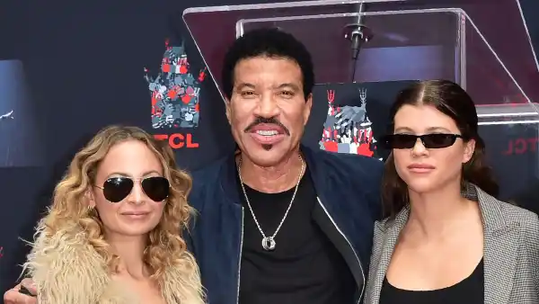 Nicole and Sofia Richie Jam Out at Dad Lionel Richies Concert
