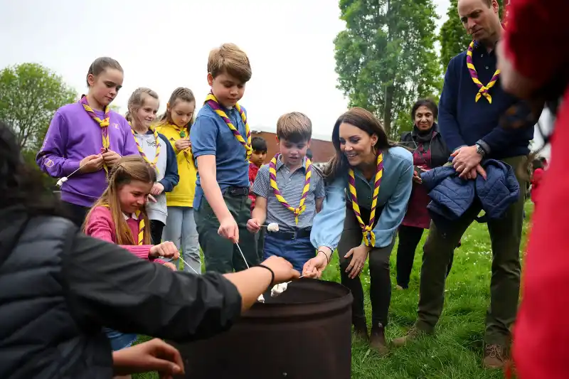 Prince William and Catherine Kate Middleton Luxury Handbag Shopping 2340