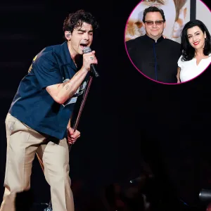 Promo Joe Jonas Parents Spotted Getting Emotional in the Crowd While He Sings Hesitate