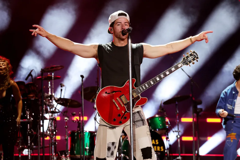 Relive Nick Jonas Most Memorable Moments on The Tour 2