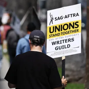 SAG-AFTRA Supports Dancing With the Stars Return Despite WGA Picketing 309