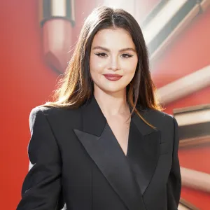 Selena Gomez Makeup Free Selfie