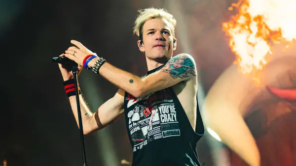 Sum 41 Deryck Whibley Not Out Of The Woods After Pneumonia Battle