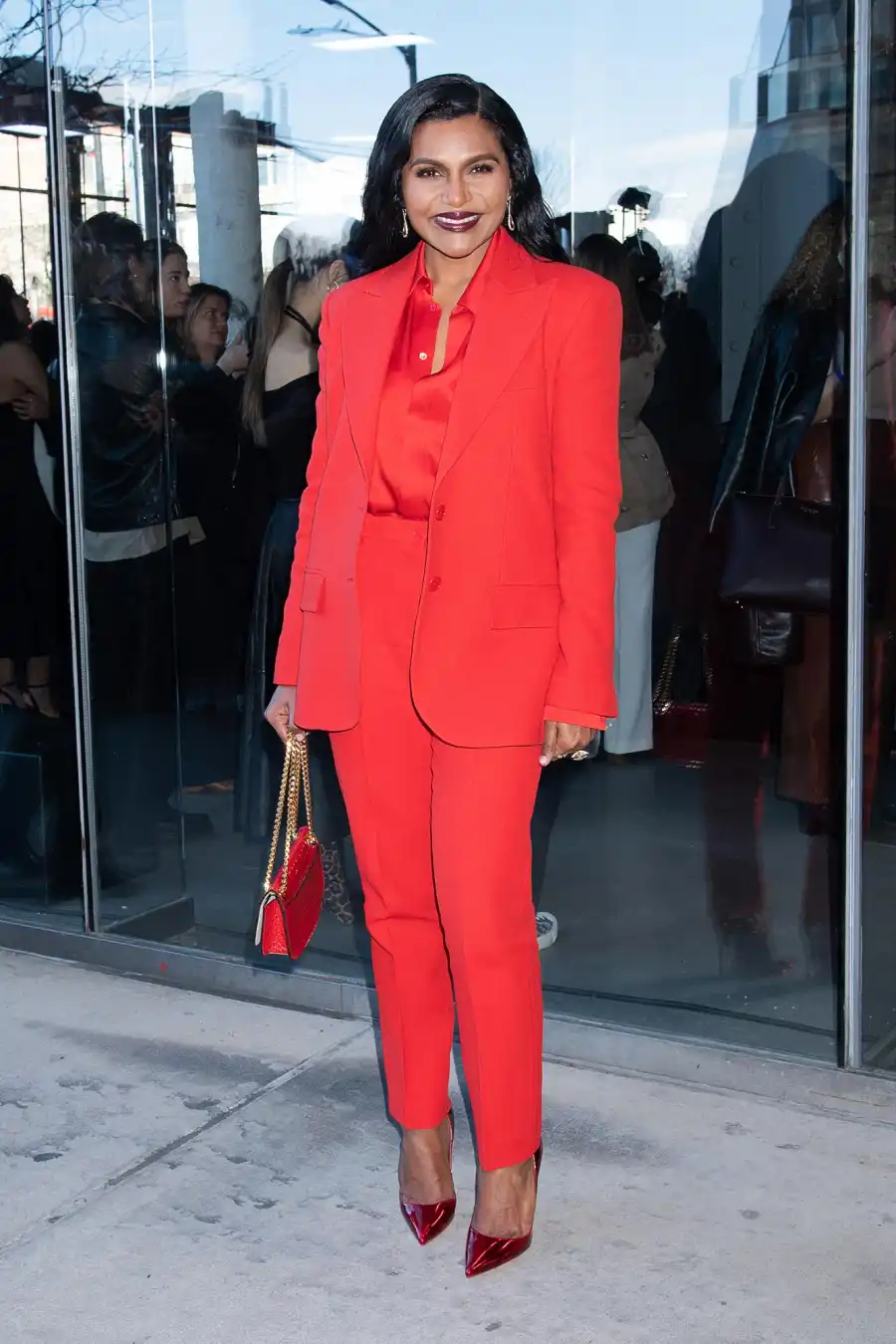 Luxury Handbag Shopping Breakout Style Stars Mindy Kaling 425