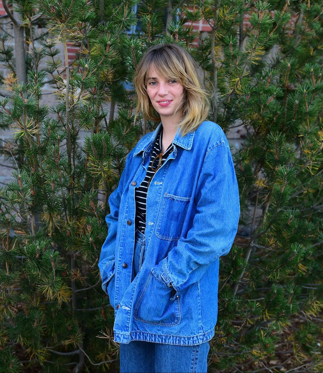 Why-Maya-Hawke-Thinks-Her-Family-Is-The-Boring-Indie-Kardashians-feature