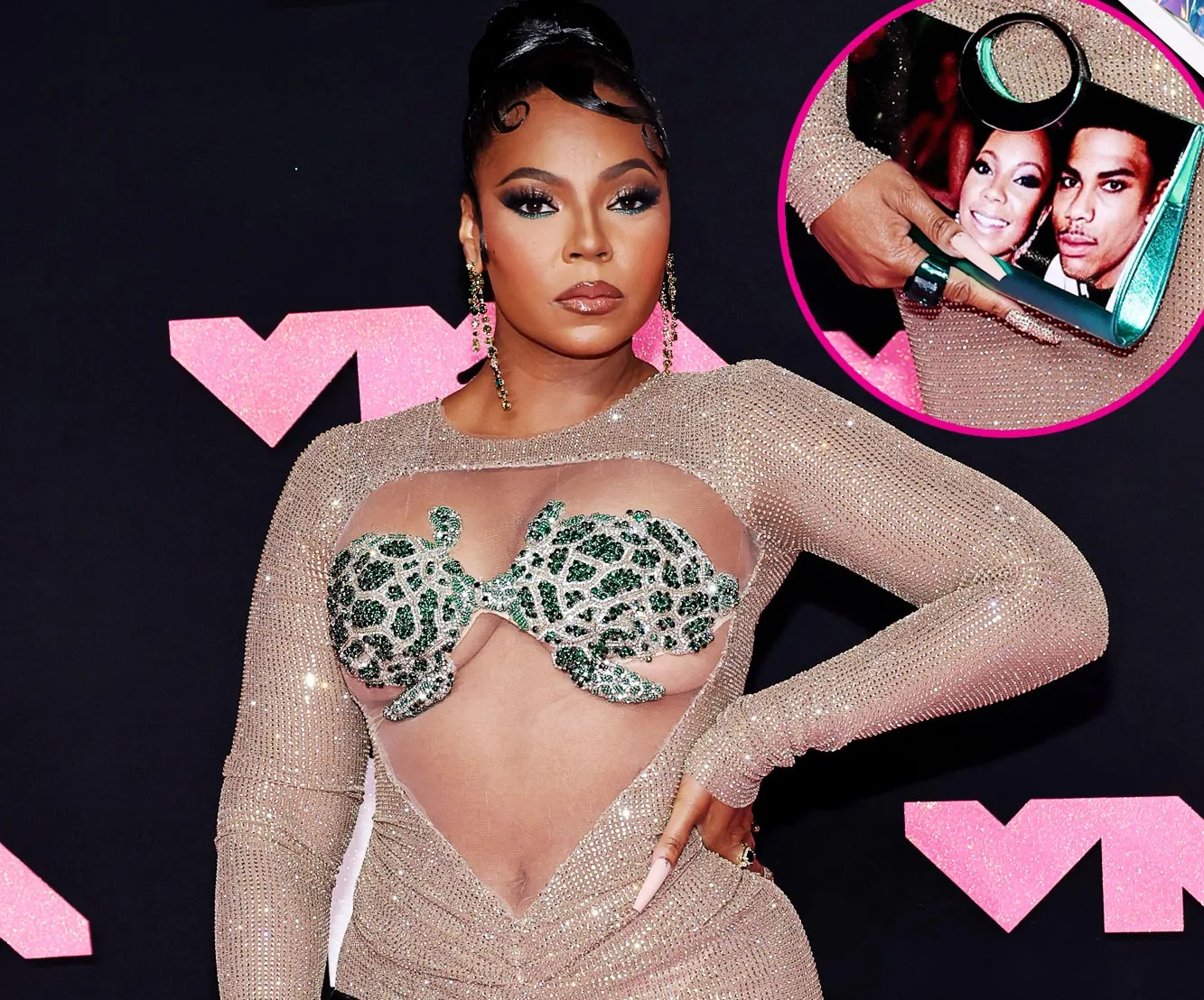 ashanti wears purse with nelly s face on it 515 520