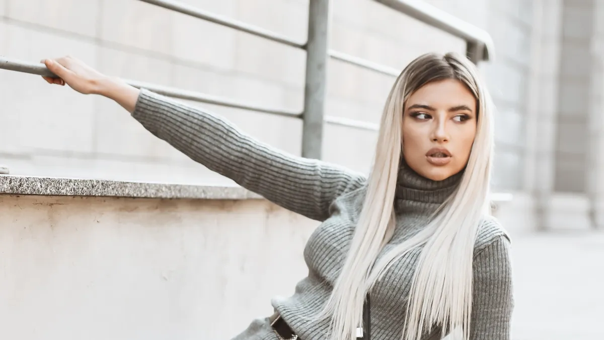 fall-knit-fashion-hourglass-figure