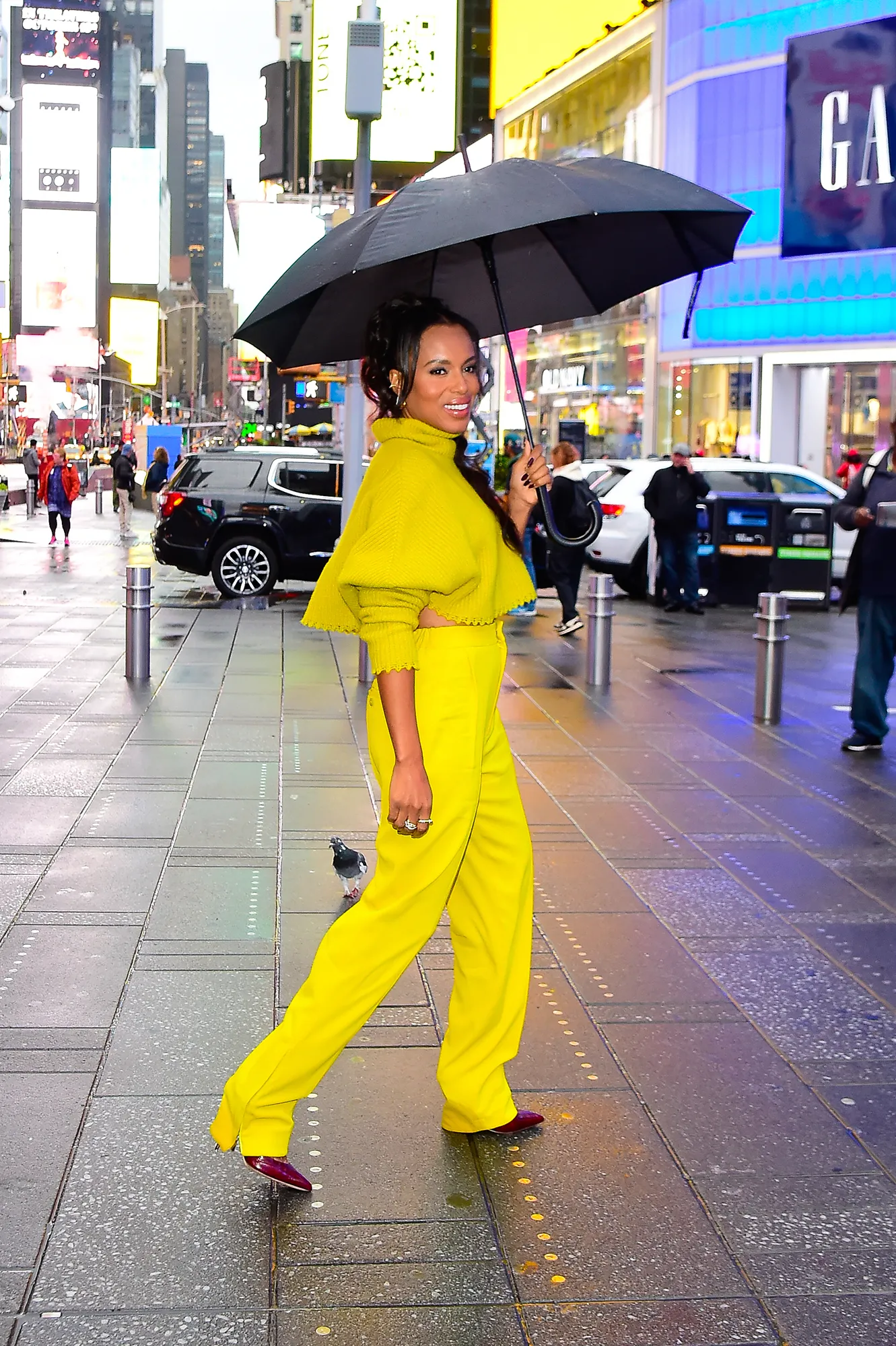 kerry-washington-yellow-turtleneck