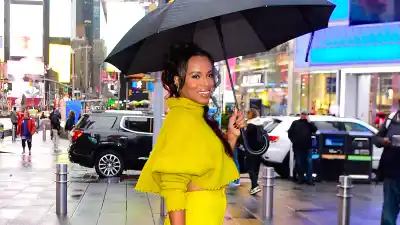 kerry-washington-yellow-turtleneck