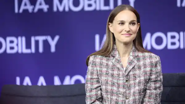 natalie-portman-plaid-blazer-skirt-set