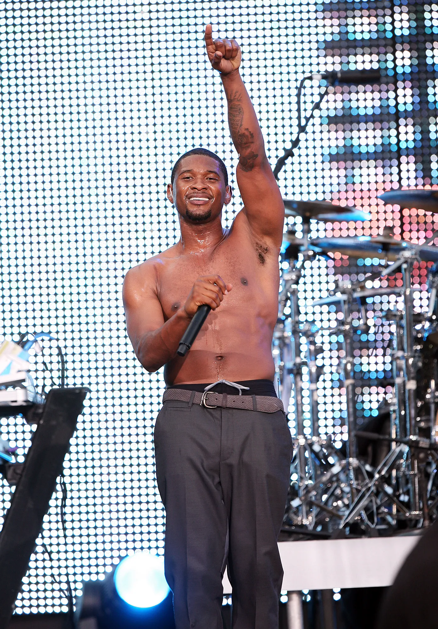 Usher&rsquo;s Hottest Shirtless Moments
