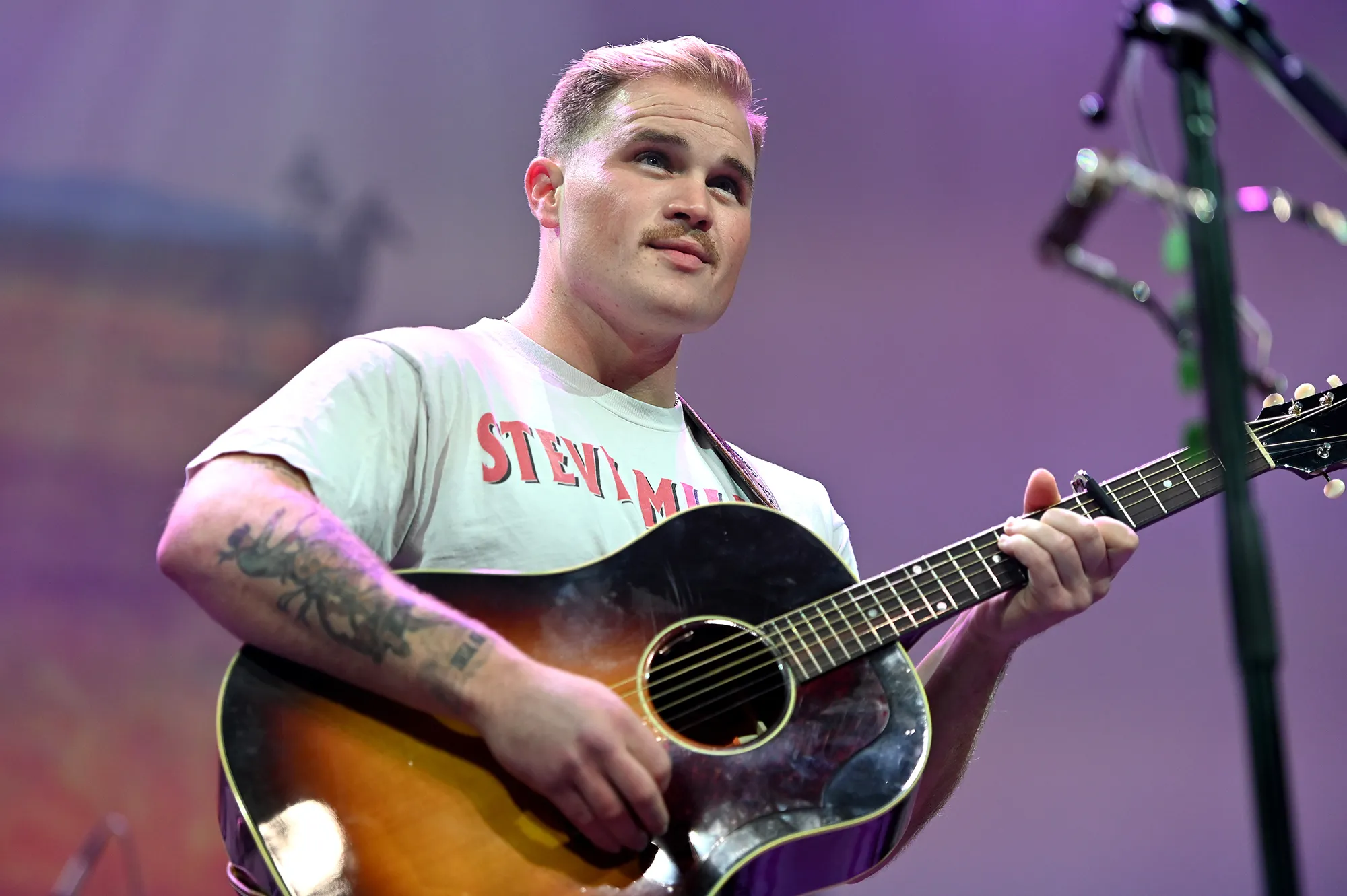 Singer Zach Bryan’s Dating History: From Ex-Wife to Barstool Fling