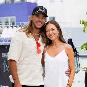 Bachelor Nation s Abigail Heringer and Noah Erb Celebrate Their Engagement Now Let s Get Hitched 392