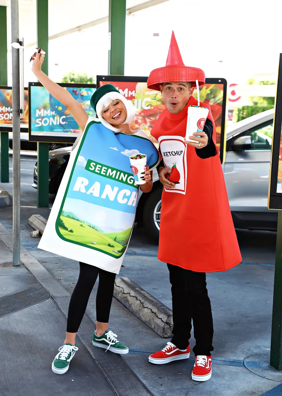 Sarah Hyland and Wells Adams est Halloween costumes