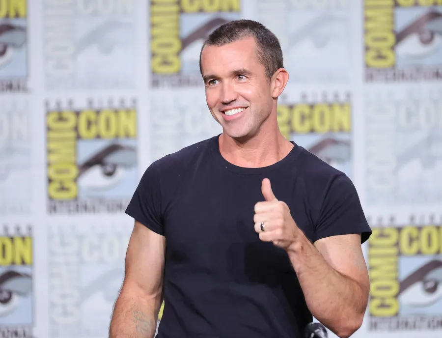 Blake Lively and Ryan Reynolds Inner Circle Taylor Swift Gigi Hadid and More 290