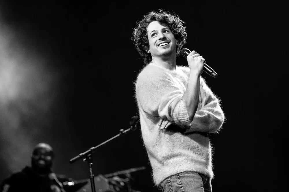 Charlie Puth Pays Tribute to Matthew Perry With Touching Performance of the &lsquo;Friends&rsquo; Theme