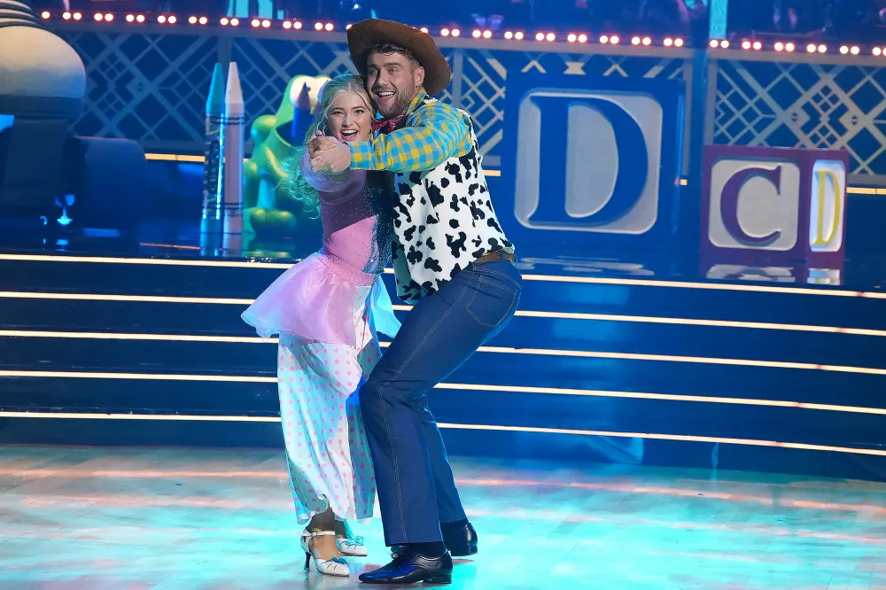 DWTS Julianne Hough Praises Lovebirds Harry Jowsey and Rylee Arnold 2