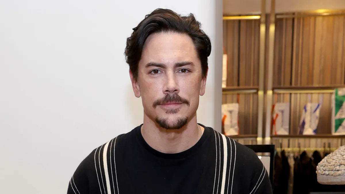 Dr Drew Pinsky Has Tom Sandoval Take a Narcissism Test But Turns Out He s Just Codependent