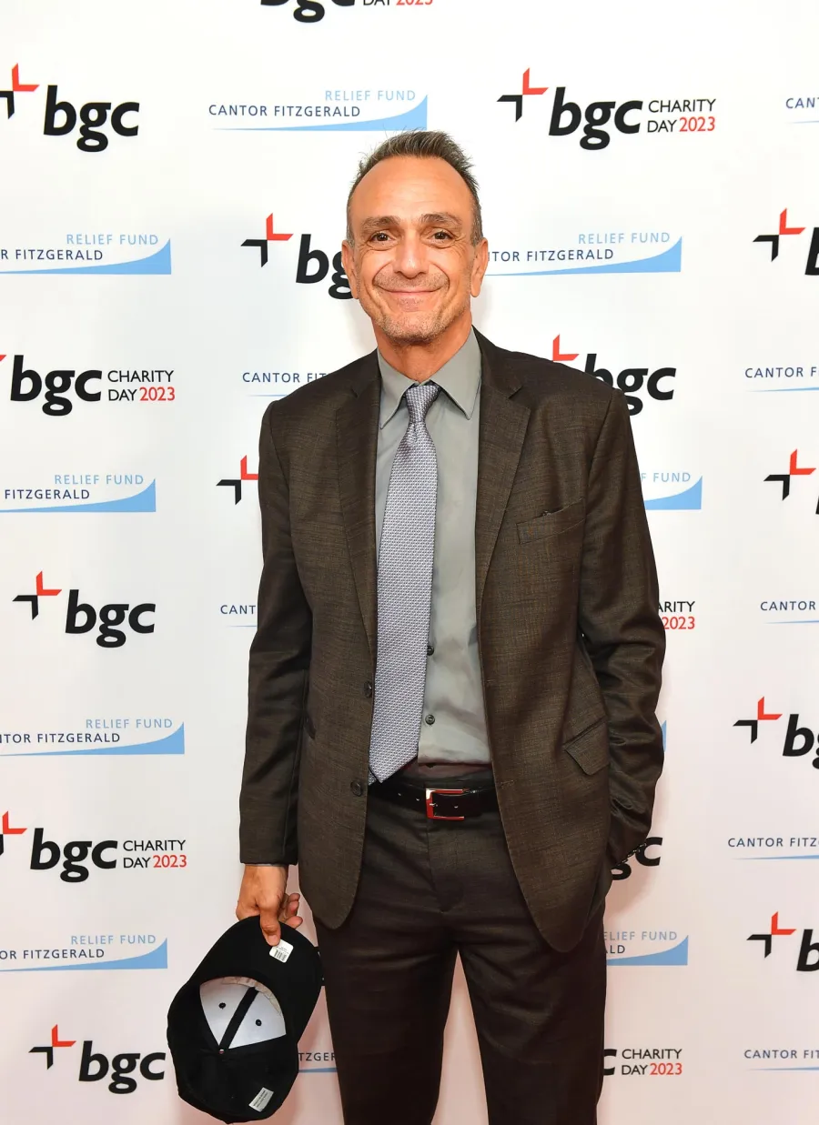 Friends Guest Stars Pay Tribute to Matthew Perry After His Shocking Death From Selma Blair to Aisha Taylor 590 Hank Azaria