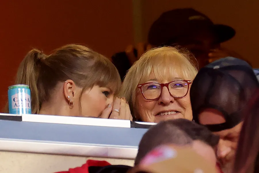 Denver Broncos v Kansas City Chiefs