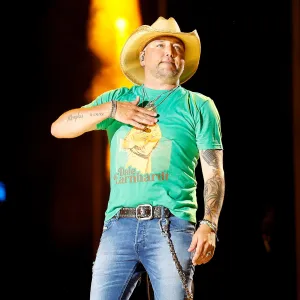 Jason Aldean Stands By Try That in a Small Town Lyrics I m Not Sayin Anything That s Not True 593