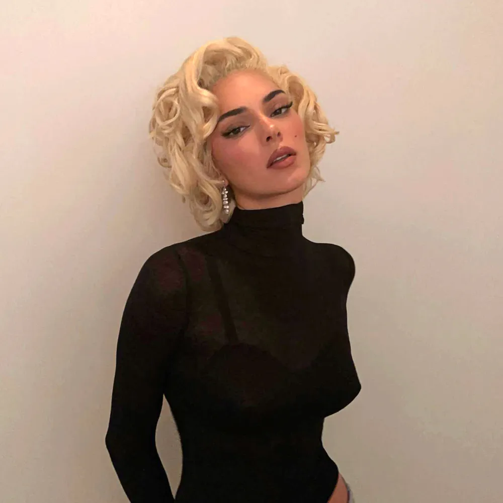 Kendall Jenner Follows in Kim Kardashian&rsquo;s Met Gala Footsteps with Marilyn Monroe Halloween Look