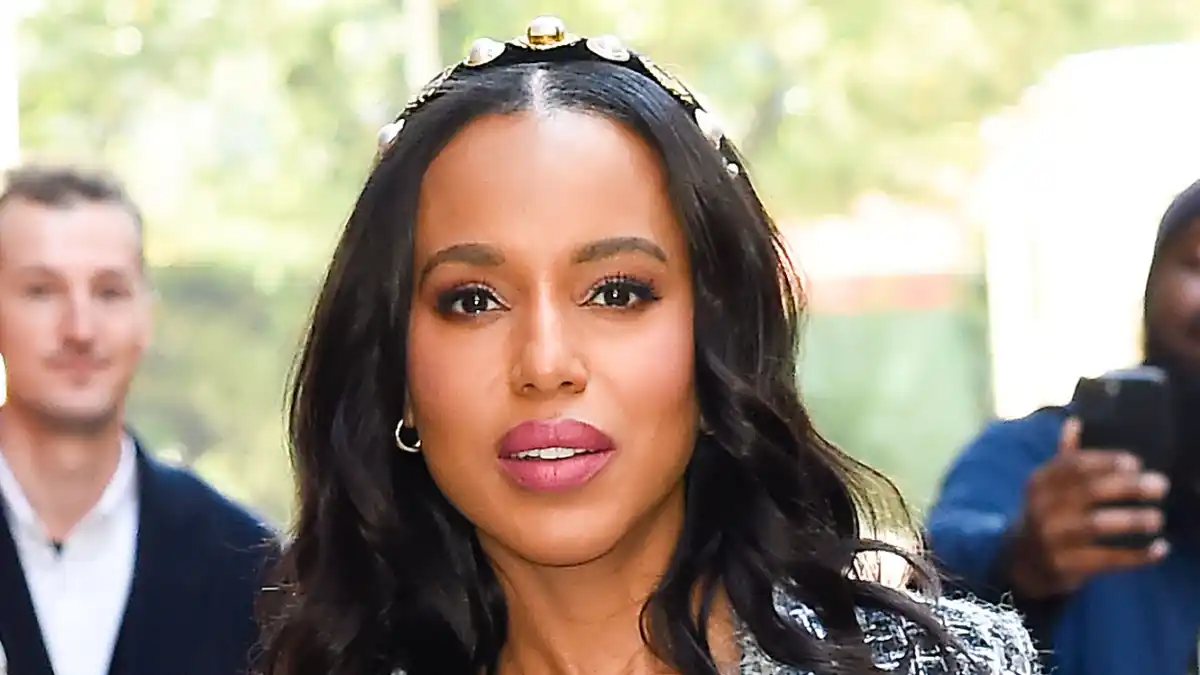 Kerry Washington Steps Out With Headband