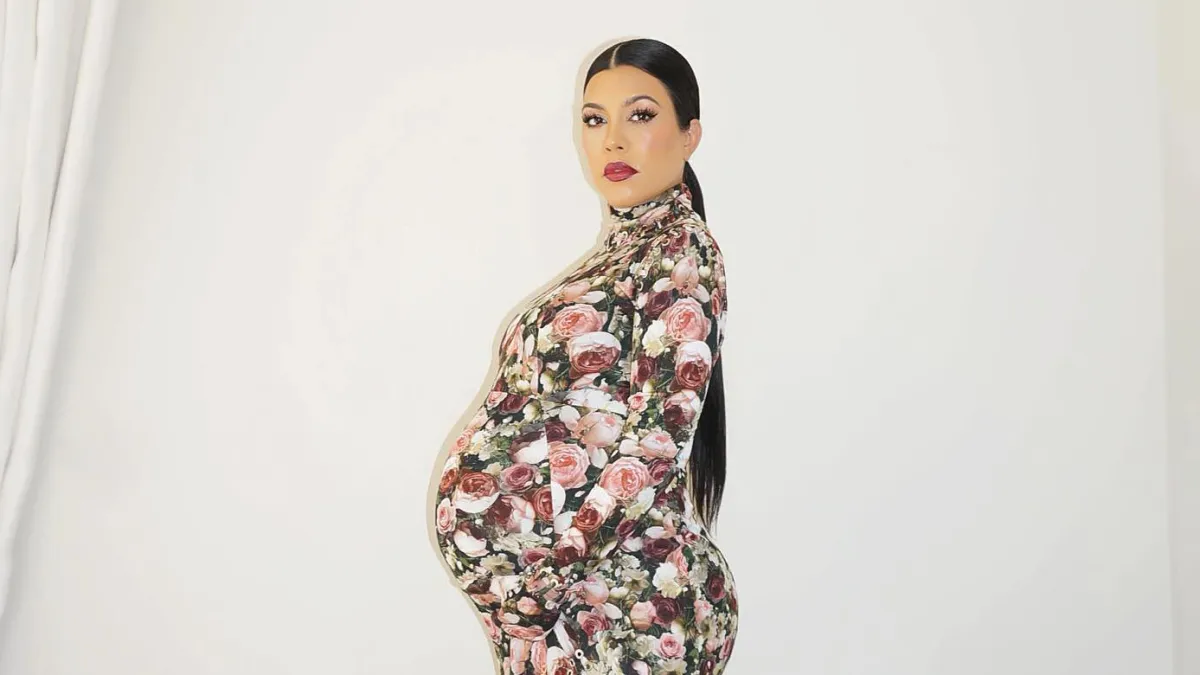 Kourtney Kardashian s Best Baby Bump Moments 731