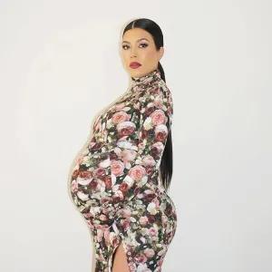 Kourtney Kardashian s Best Baby Bump Moments 731