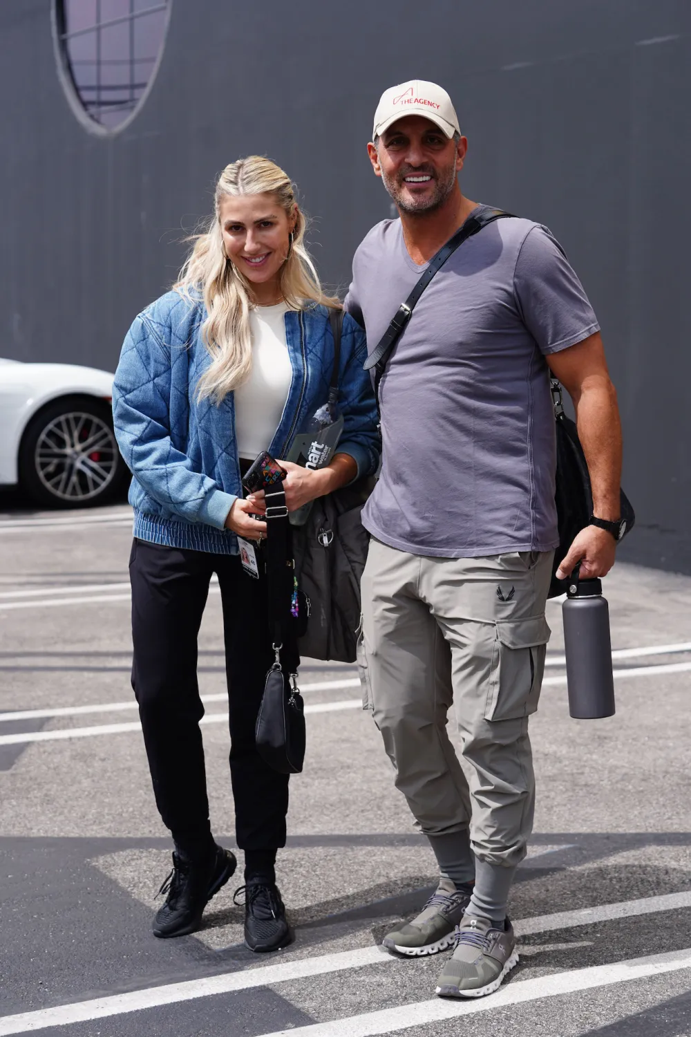Kyle Richards and Mauricio Umansky Aren t Getting Along After Emma Slater Hand Holding Drama