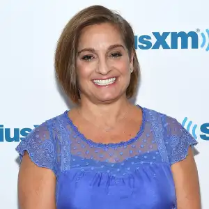 Olympian Mary Lou Retton is ‘Fighting for Her Life’ in Hospital with Pneumonia