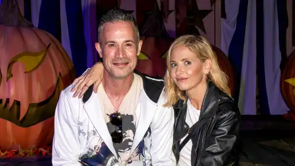 Sarah Michelle Gellar and Freddie Prinze Jr. are ”stepping it up” for Halloween
