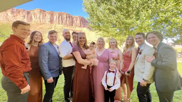 Sister Wives Janelle Brown Is a Happy Mama in New Photo With 6 Kids at Christine Browns Wedding