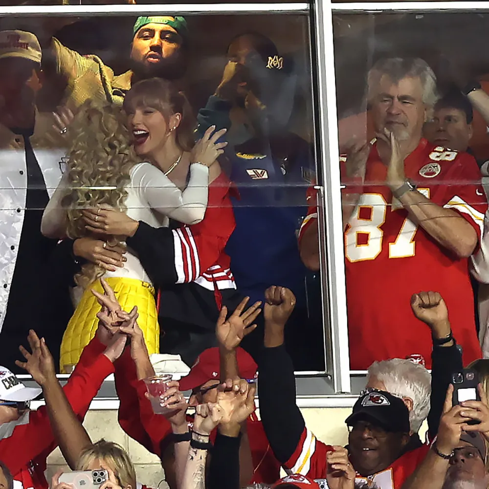 Taylor Swift Chats It Up With Travis Kelce Dad at Latest Chiefs Game 2