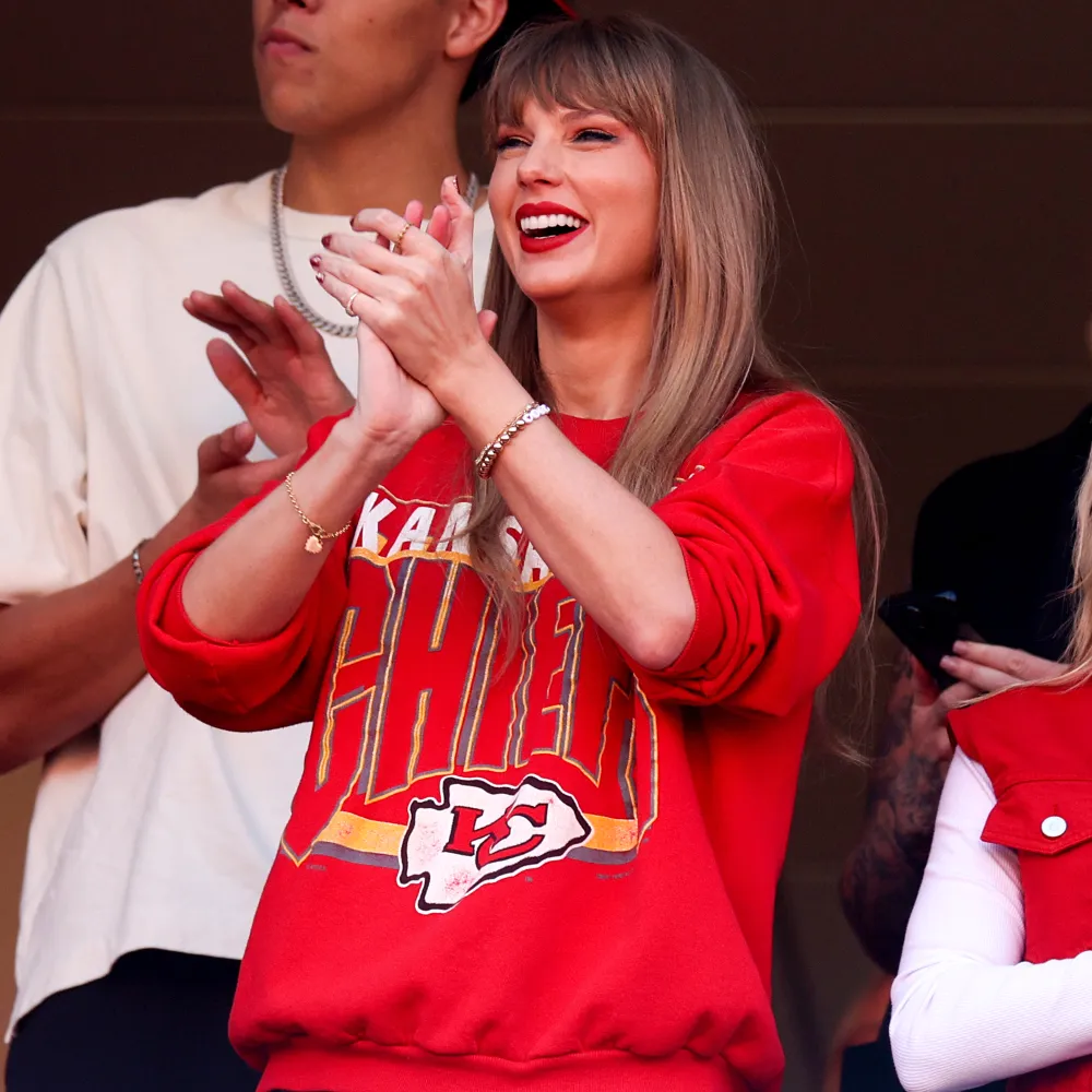 Taylor Swift Attends Travis Kelce&rsquo;s Kansas City Chiefs Game Against the Los Angeles Chargers