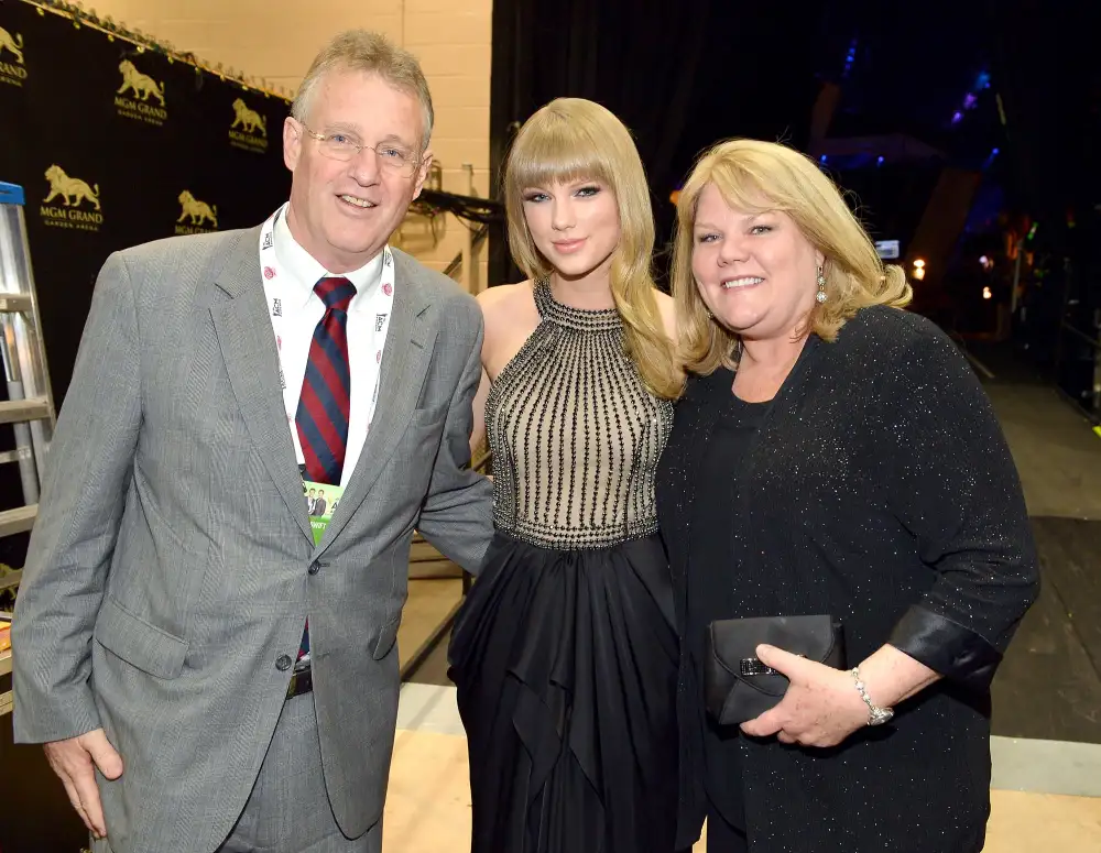 Taylor Swift&rsquo;s Family Guide- Meet the Singer's Supportive Parents and Younger Brother