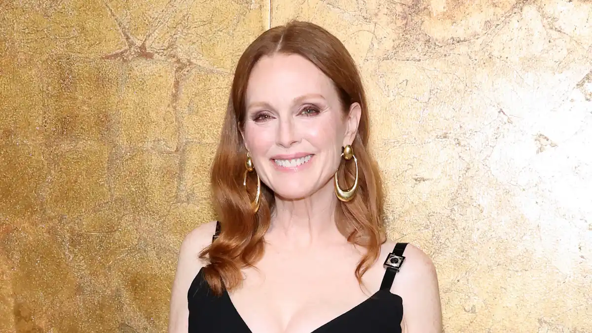 julianne-moore-jillian-dempsey-gold-bar-prime-day