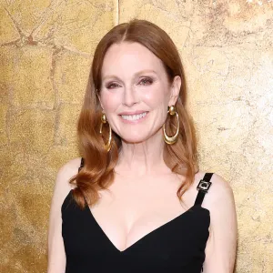 julianne-moore-jillian-dempsey-gold-bar-prime-day