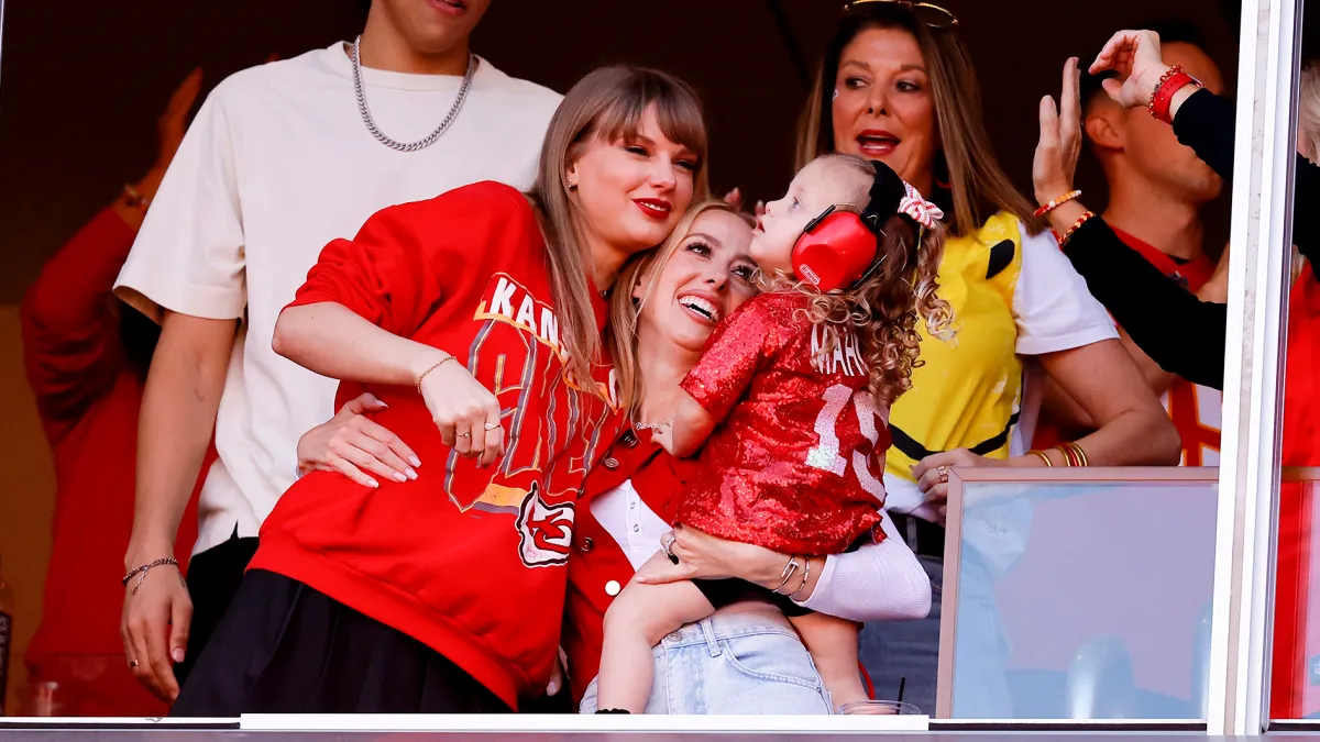Taylor Swift Attends Travis Kelce’s Kansas City Chiefs Game Against the Los Angeles Chargers