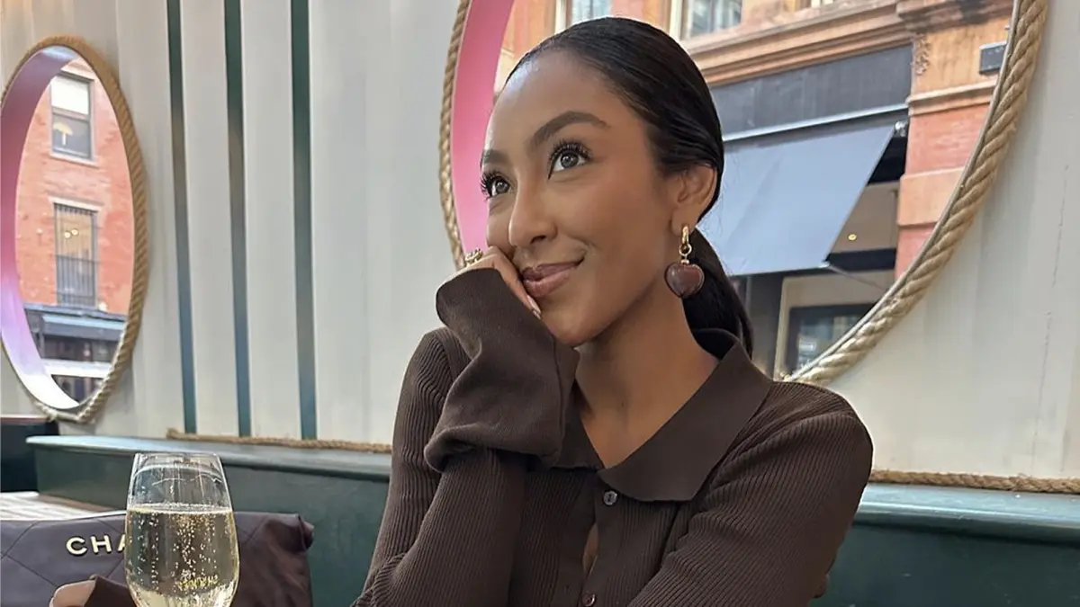 tayshia-adams-brown-sweater-dress