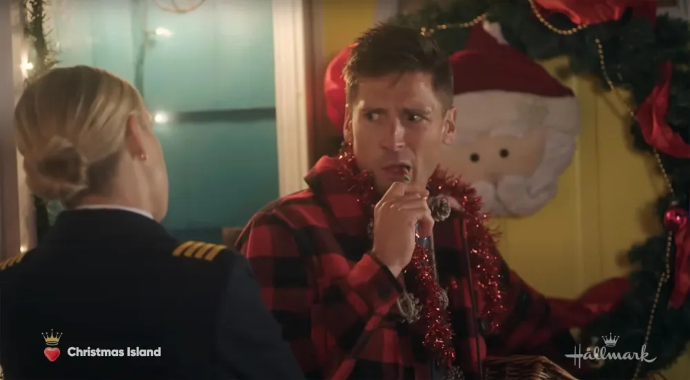 Andrew Walker Reveals What Inspired Him in Christmas Island to Replicate Tyler Hynes Candy Cane Quirk 141