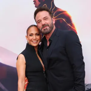 Ben Affleck Helps Jennifer Lopez Feel More Beautiful Than Ever 066