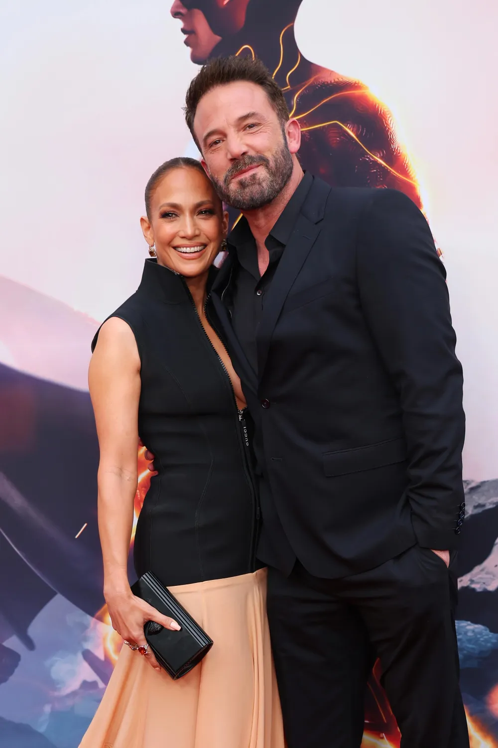 Ben Affleck Helps Jennifer Lopez Feel More Beautiful Than Ever 066