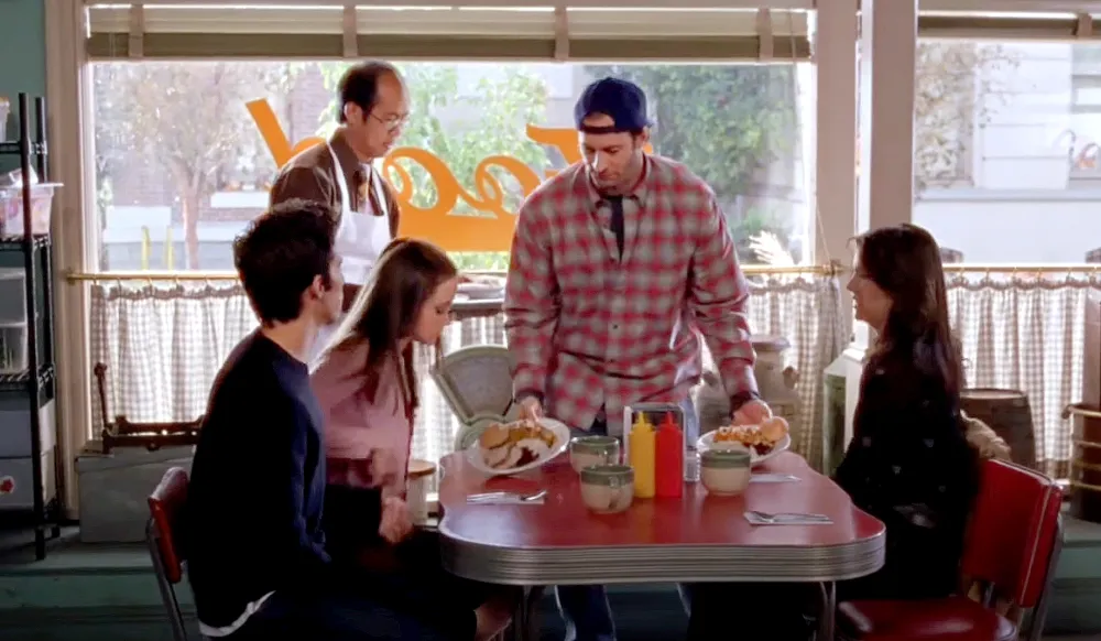 Best &lsquo;Gilmore Girls&rsquo; Episodes to Watch in the Fall &mdash; Including Festive Thanksgiving Scenes