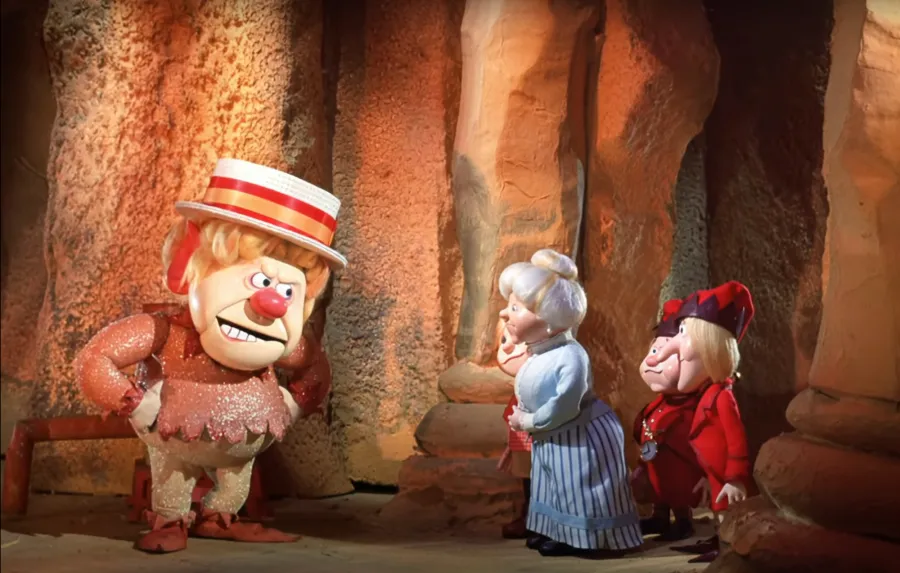 Best Holiday Movies to Snuggle Up and Watch on the Couch