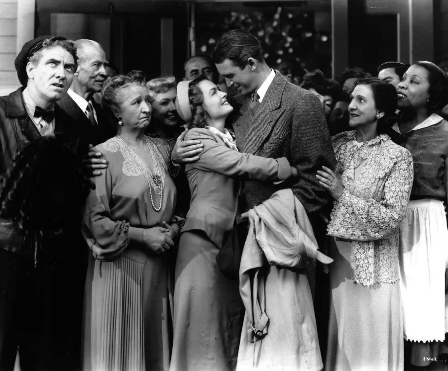 Best Holiday Movies to Snuggle Up and Watch on the Couch