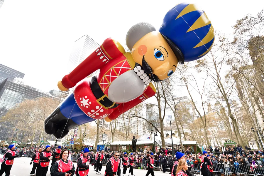 Biggest Macy s Thanksgiving Day Parade Mishaps From Runaway Balloons to Audience Injuries 324