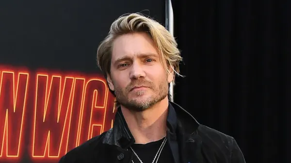 Chad Michael Murray Dodges Question About Cheating Allegations I Don t Live in the Past 556