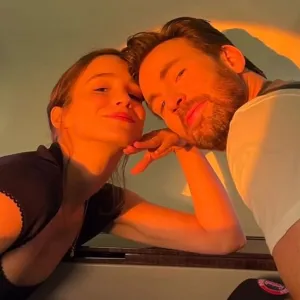 Alba Baptista and Chris Evans