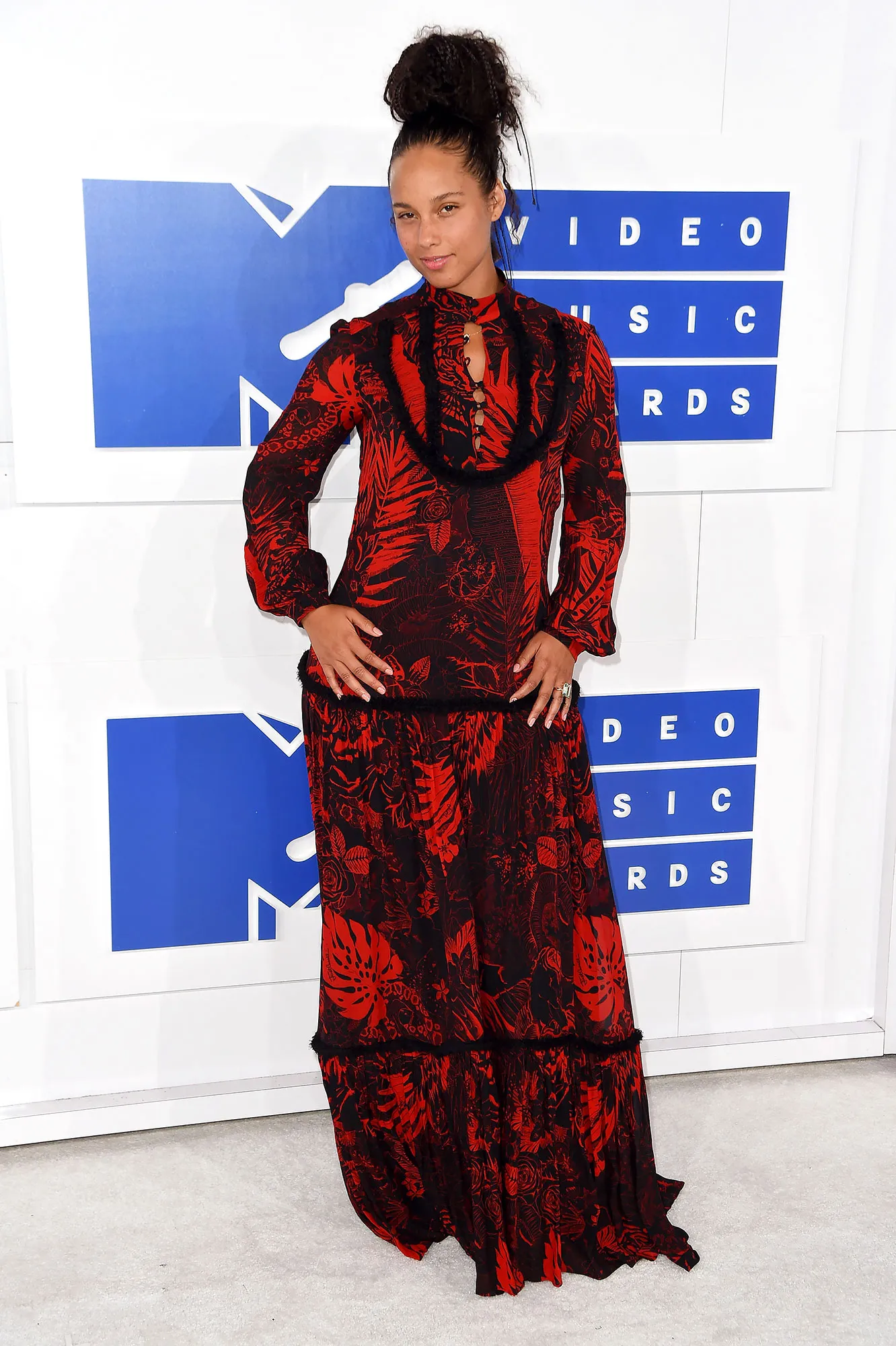 Feature Alicia Keys Says Clothes and Makeup Were Her Armor No Makeup